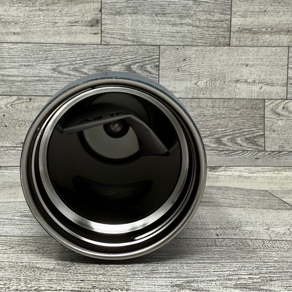 NWT- Stanley The Aerologht IceFlow Bottle in Deep Blue 24oz - Picture 6 of 10